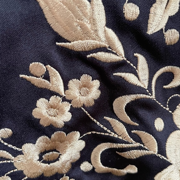 Vintage black silky fringed shawl - Picture 5 of 7